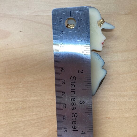 Vintage Pin Brooch Woman Profile with Beige Hat Red Tie Rhinestones - Picture 6 of 6